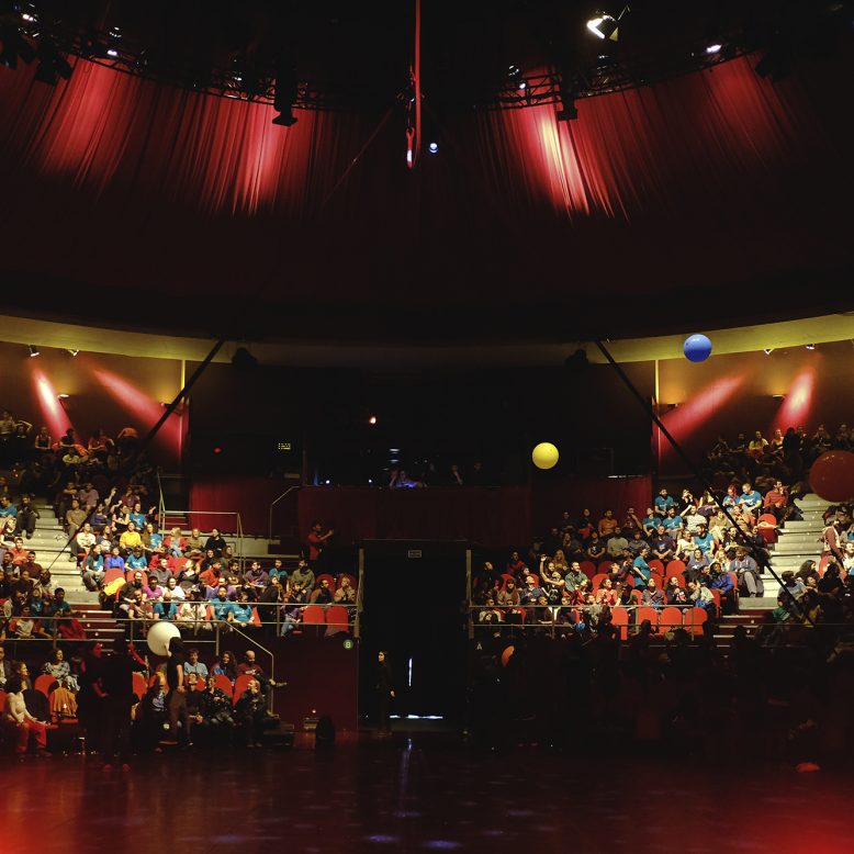 Mai Ibargüen. Fotógrafa de Artes Escénicas y Eventos especializada en Circo en Zaragoza. Gran Gala Internacional de Circo en el Teatro Circo Price de Madrid. Encuentro Eucima