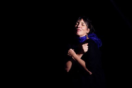 Mai Ibargüen. Fotógrafa de Circo y Eventos de Artes Escénicas. Zaragoza. Letizia Solanas. Pares Sueltos. Lengua de Signos. Utebo Respira Circo. Serendipia Producciones